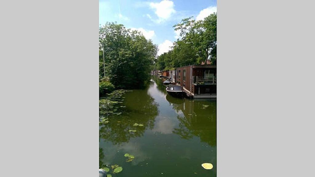 Benedenverdieping In Woonboot Met Tuinterras Утрехт Экстерьер фото